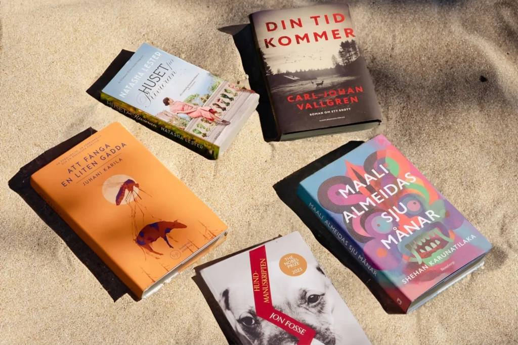 Sommarens böcker från Akademibokhandeln.