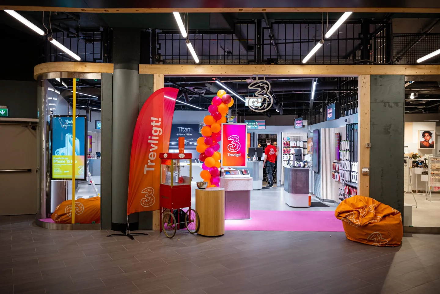 3-butik i Ringen centrum.